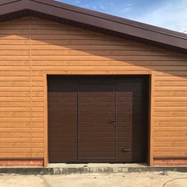 Ворота секционные гаражные с калиткой 2875x3000